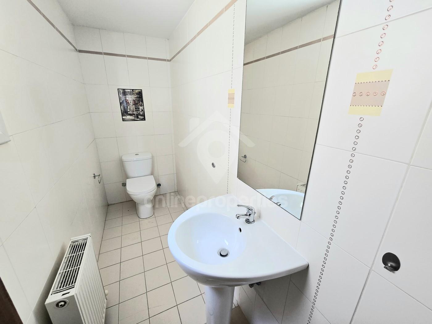 To change image, hover mouse over thumbnails below