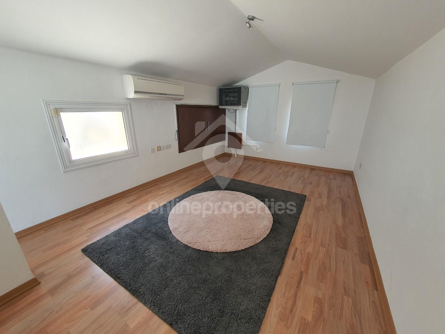 To change image, hover mouse over thumbnails below