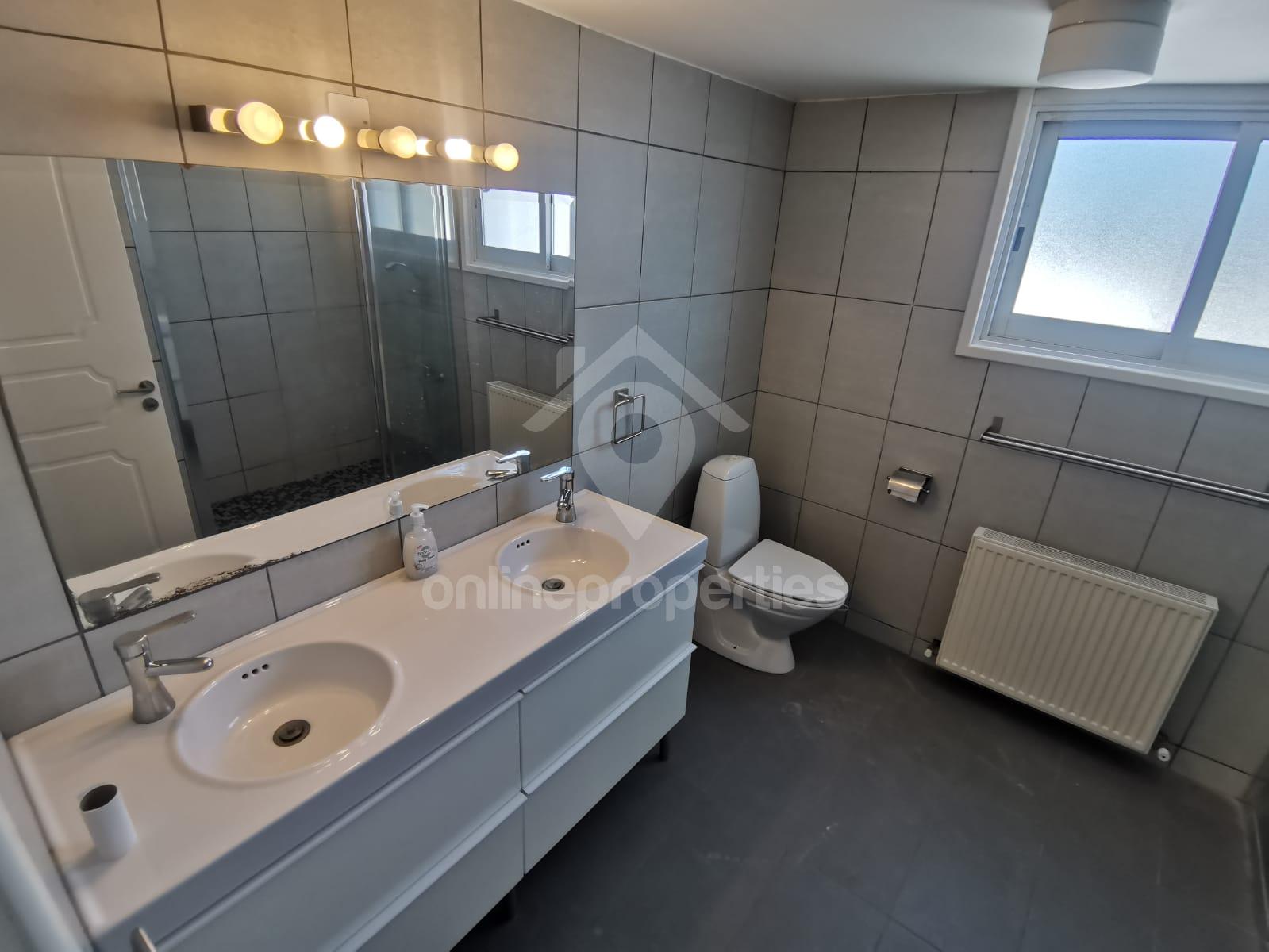 To change image, hover mouse over thumbnails below