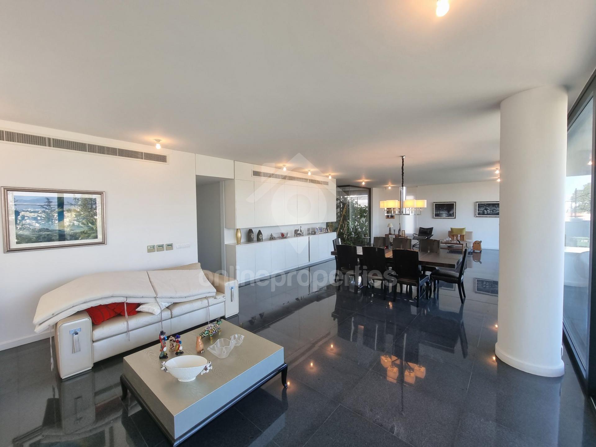 To change image, hover mouse over thumbnails below