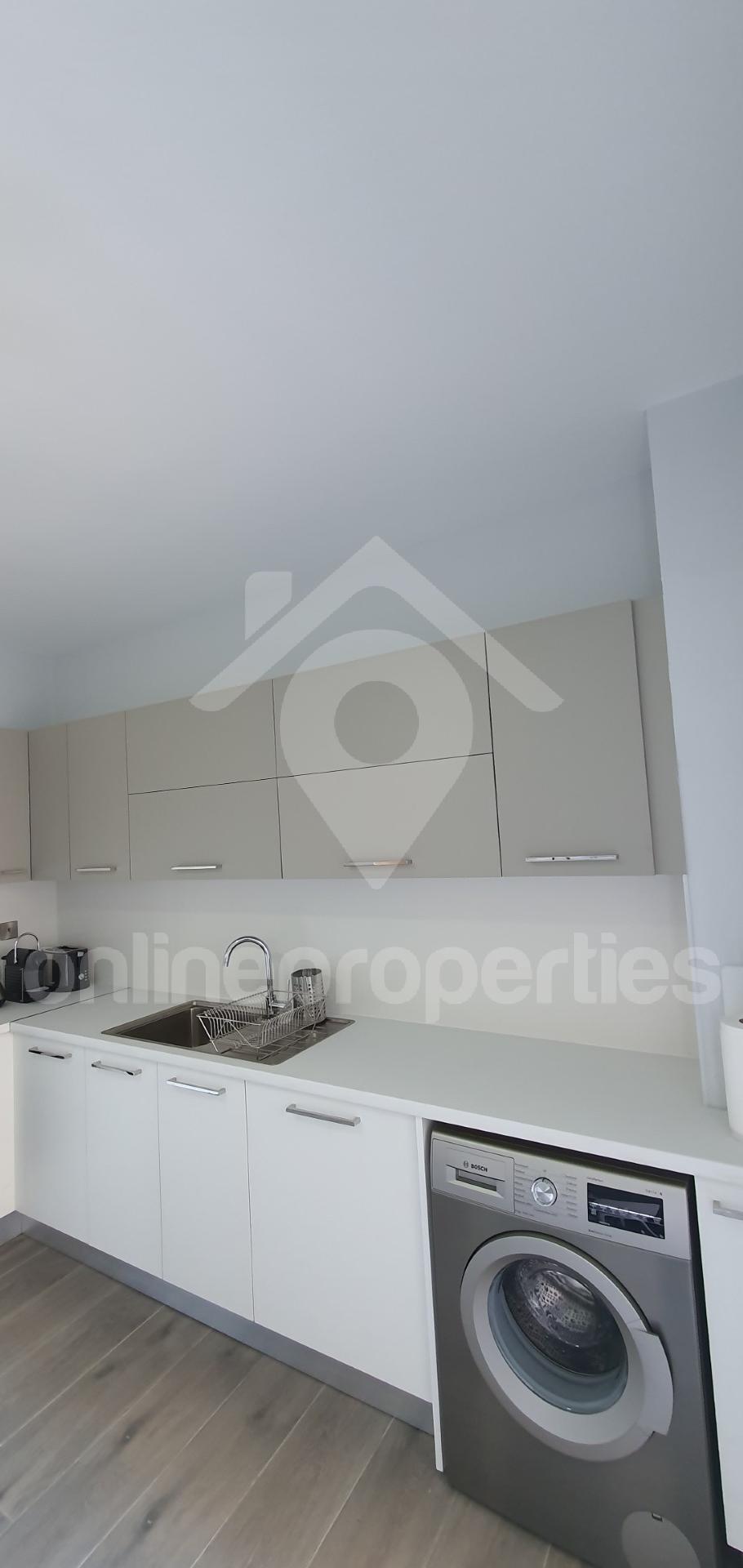 To change image, hover mouse over thumbnails below