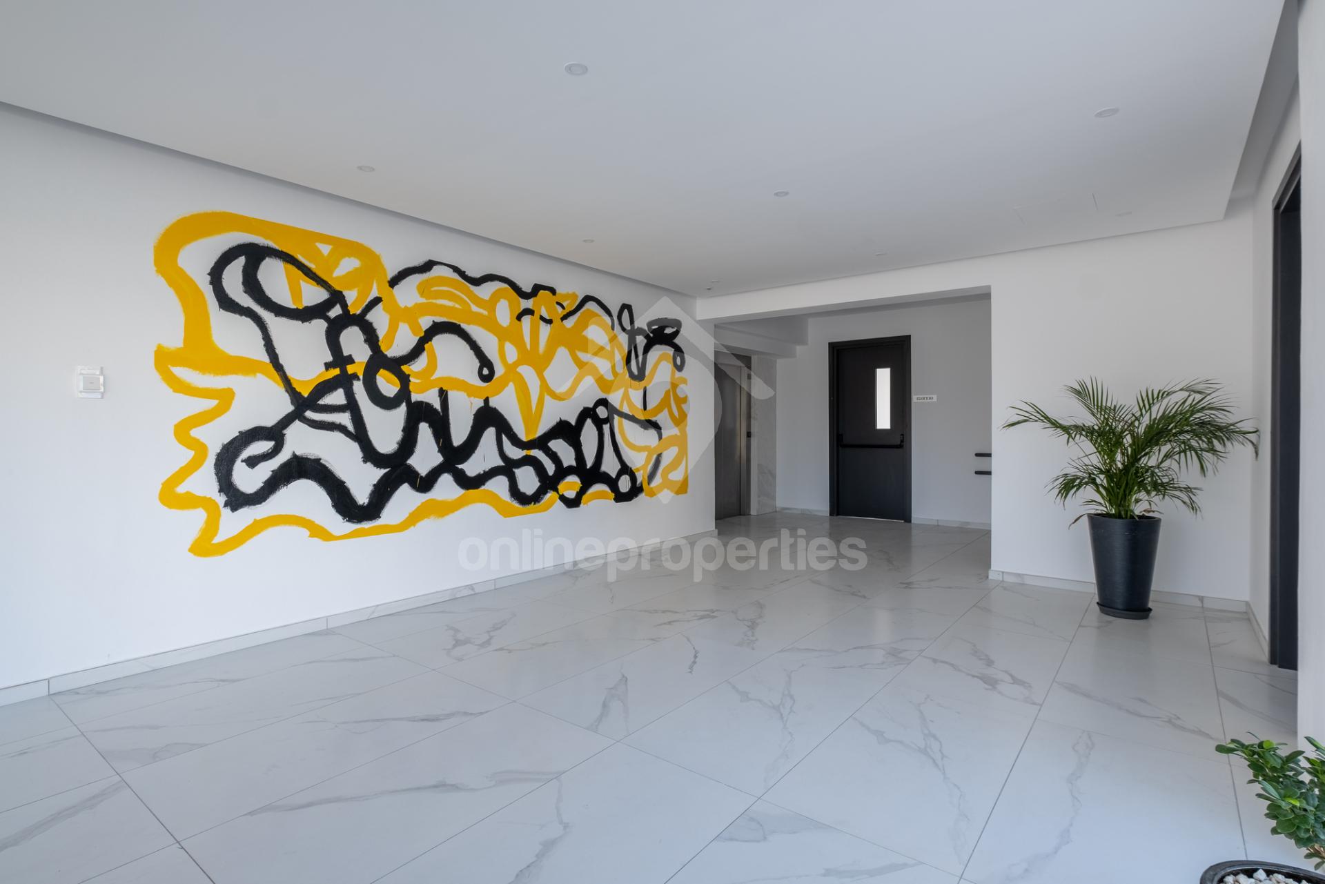 To change image, hover mouse over thumbnails below