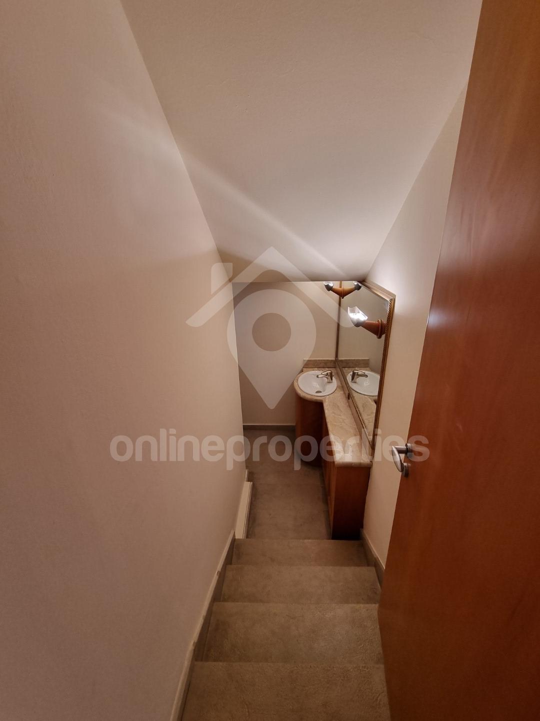 To change image, hover mouse over thumbnails below