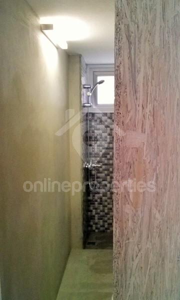 To change image, hover mouse over thumbnails below