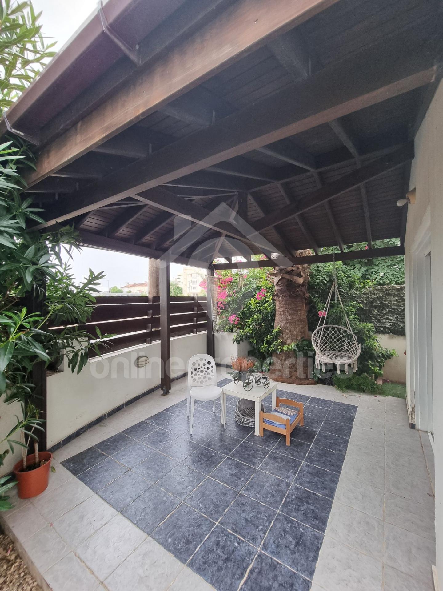 To change image, hover mouse over thumbnails below