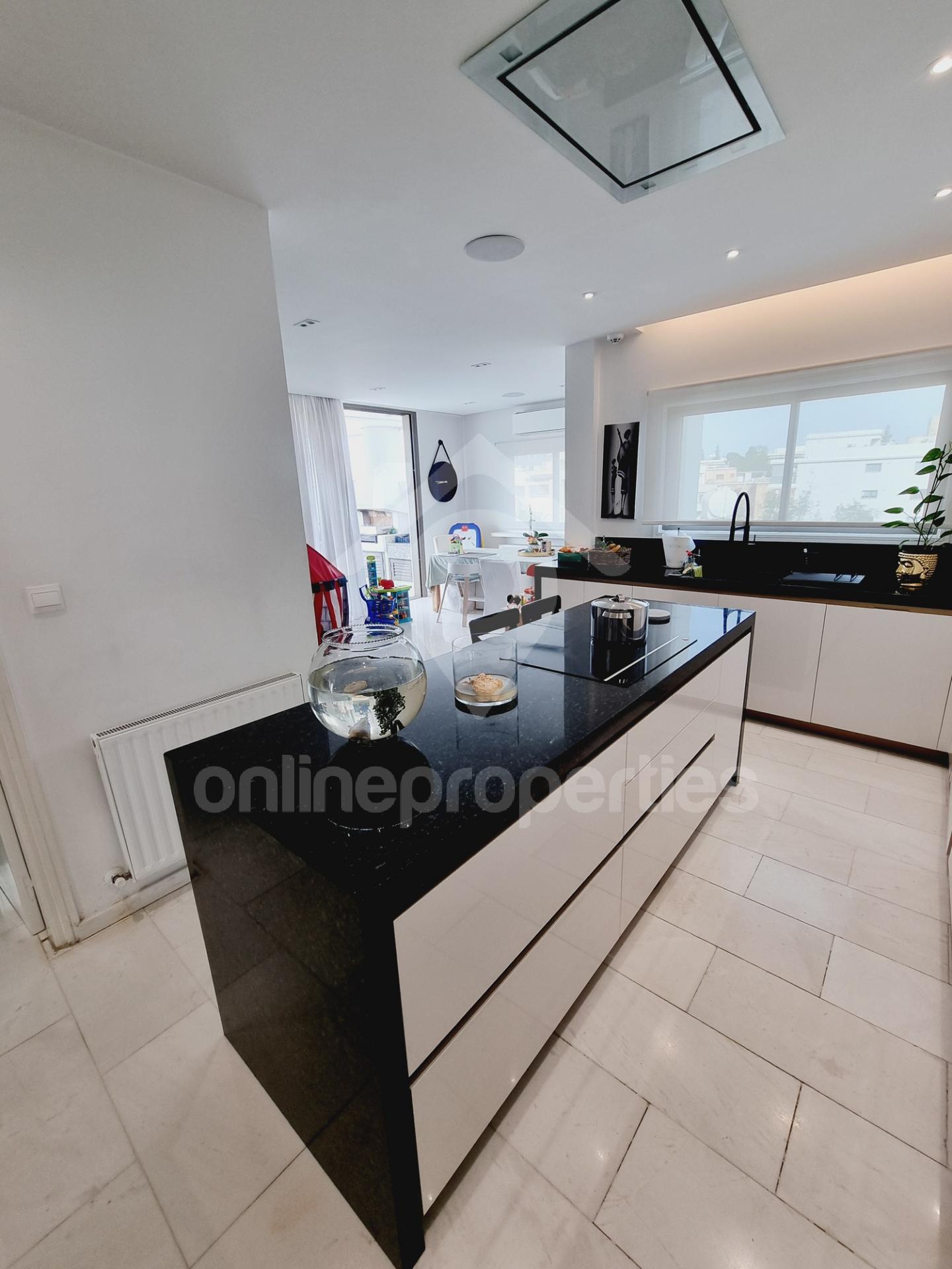 To change image, hover mouse over thumbnails below