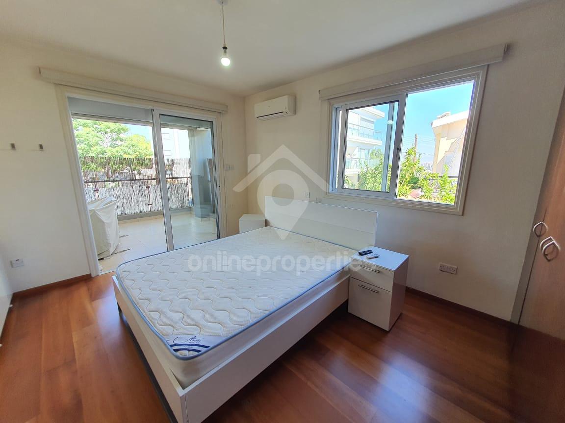 To change image, hover mouse over thumbnails below