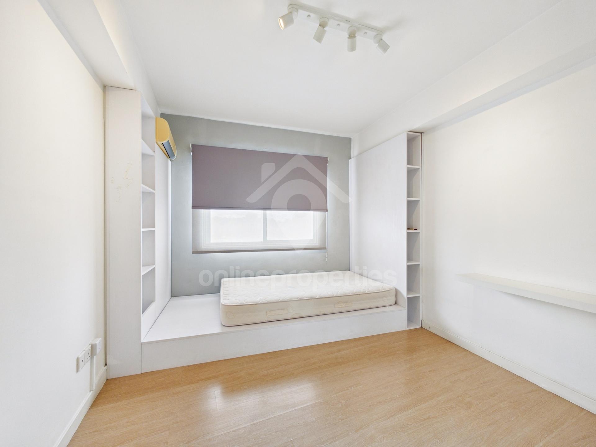 To change image, hover mouse over thumbnails below