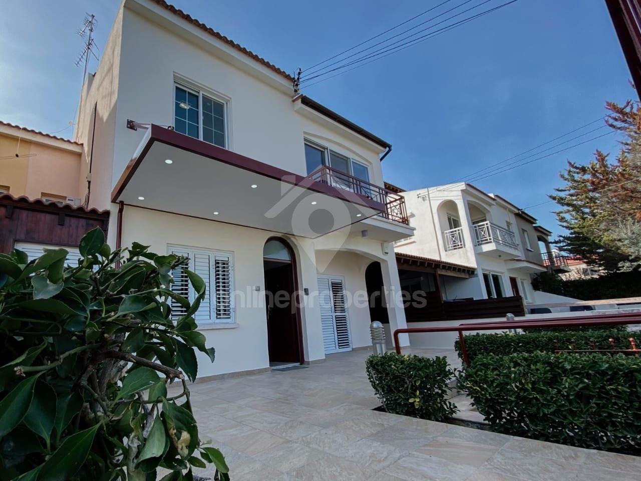 To change image, hover mouse over thumbnails below