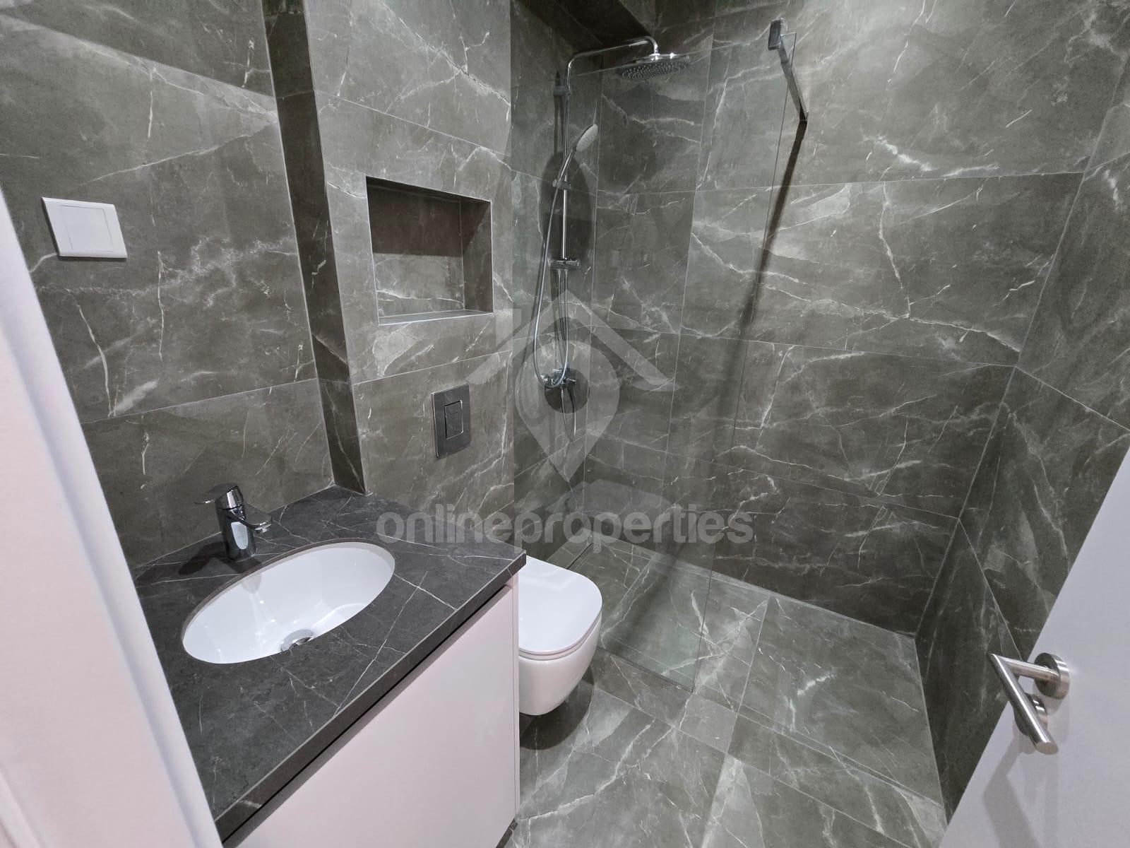 To change image, hover mouse over thumbnails below