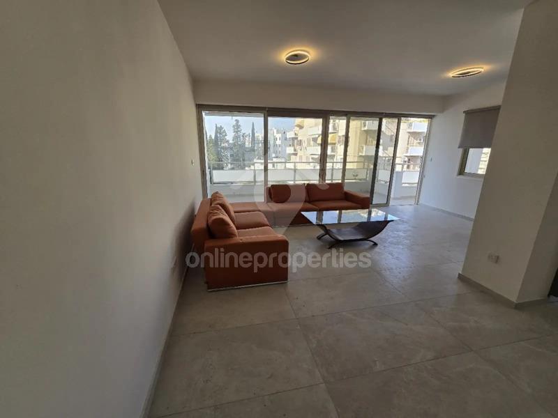 To change image, hover mouse over thumbnails below