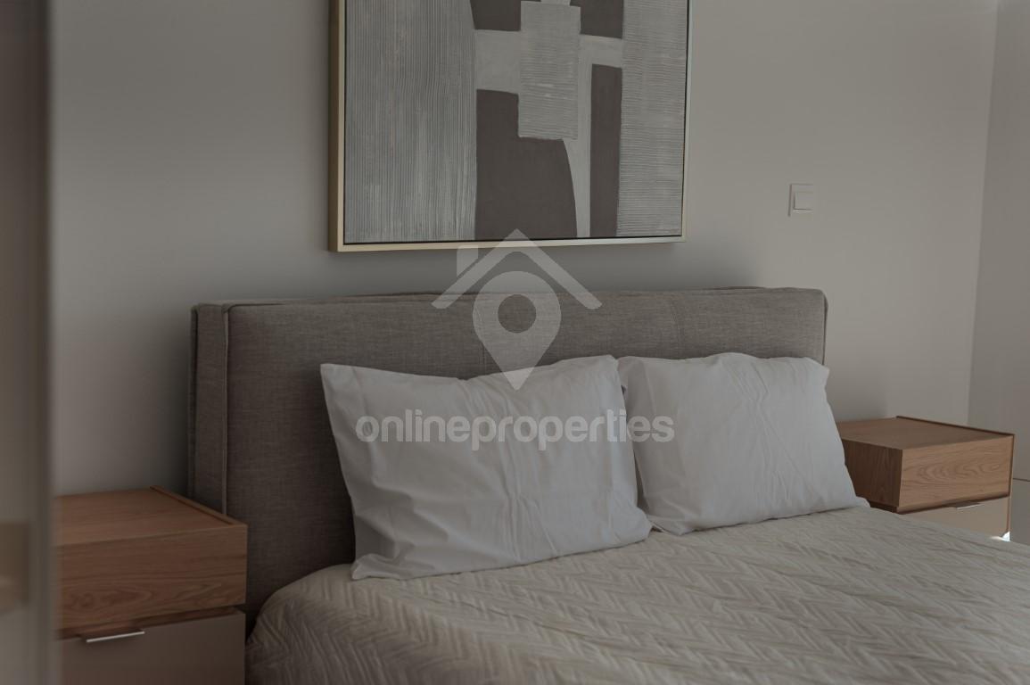 To change image, hover mouse over thumbnails below