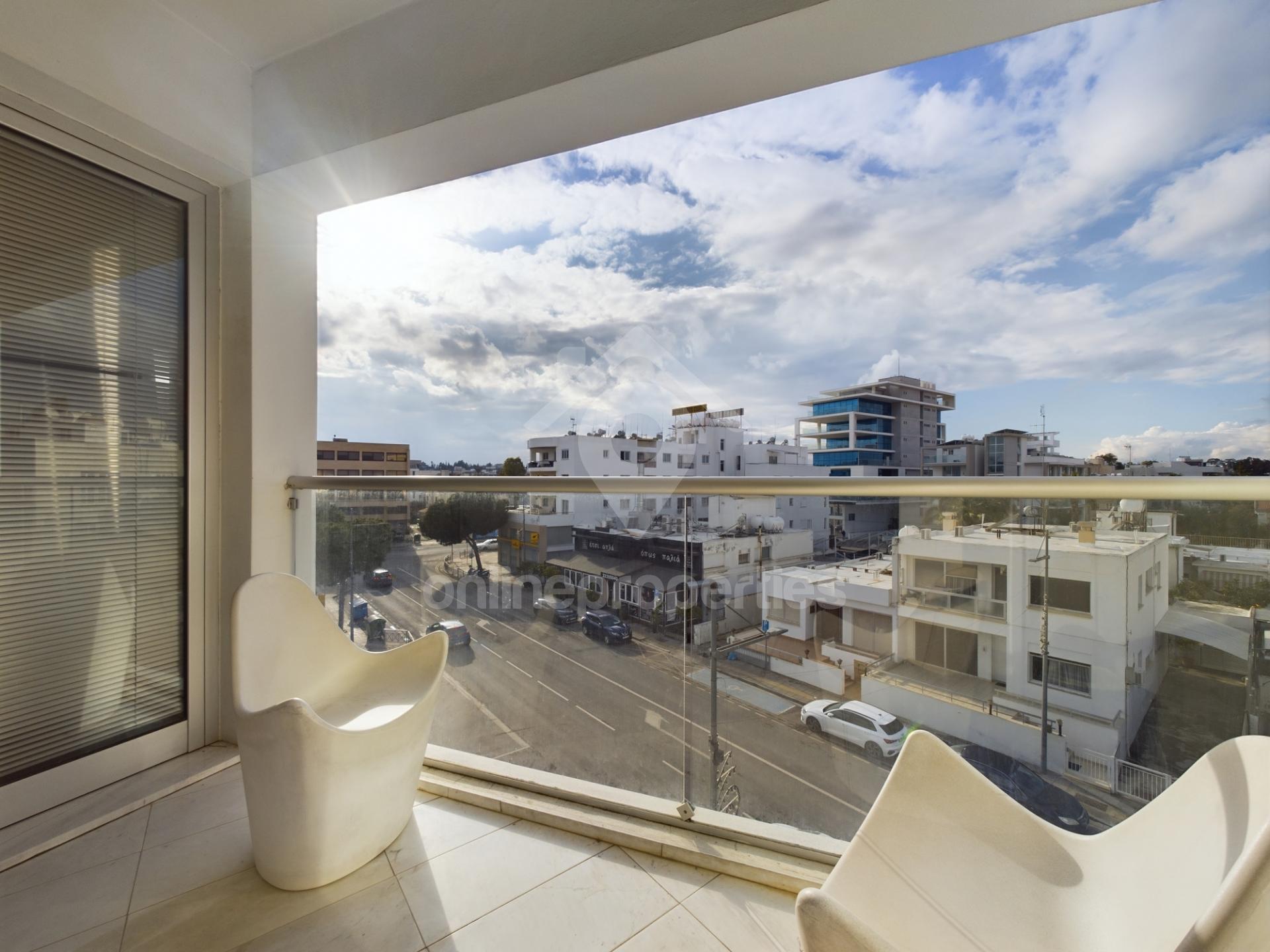 To change image, hover mouse over thumbnails below