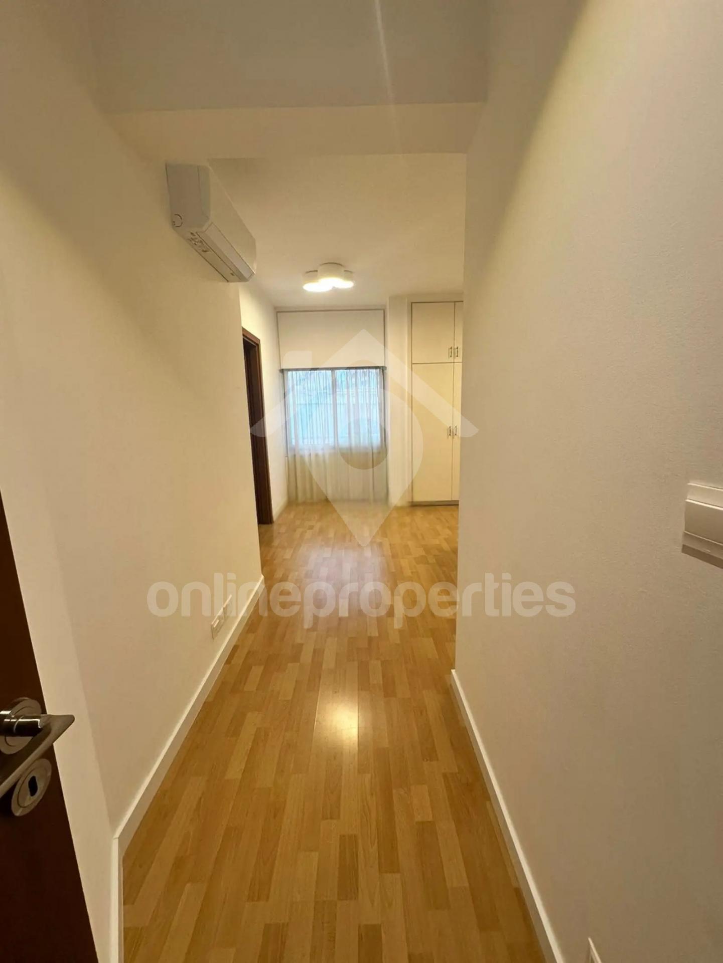 To change image, hover mouse over thumbnails below