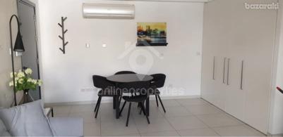 To change image, hover mouse over thumbnails below