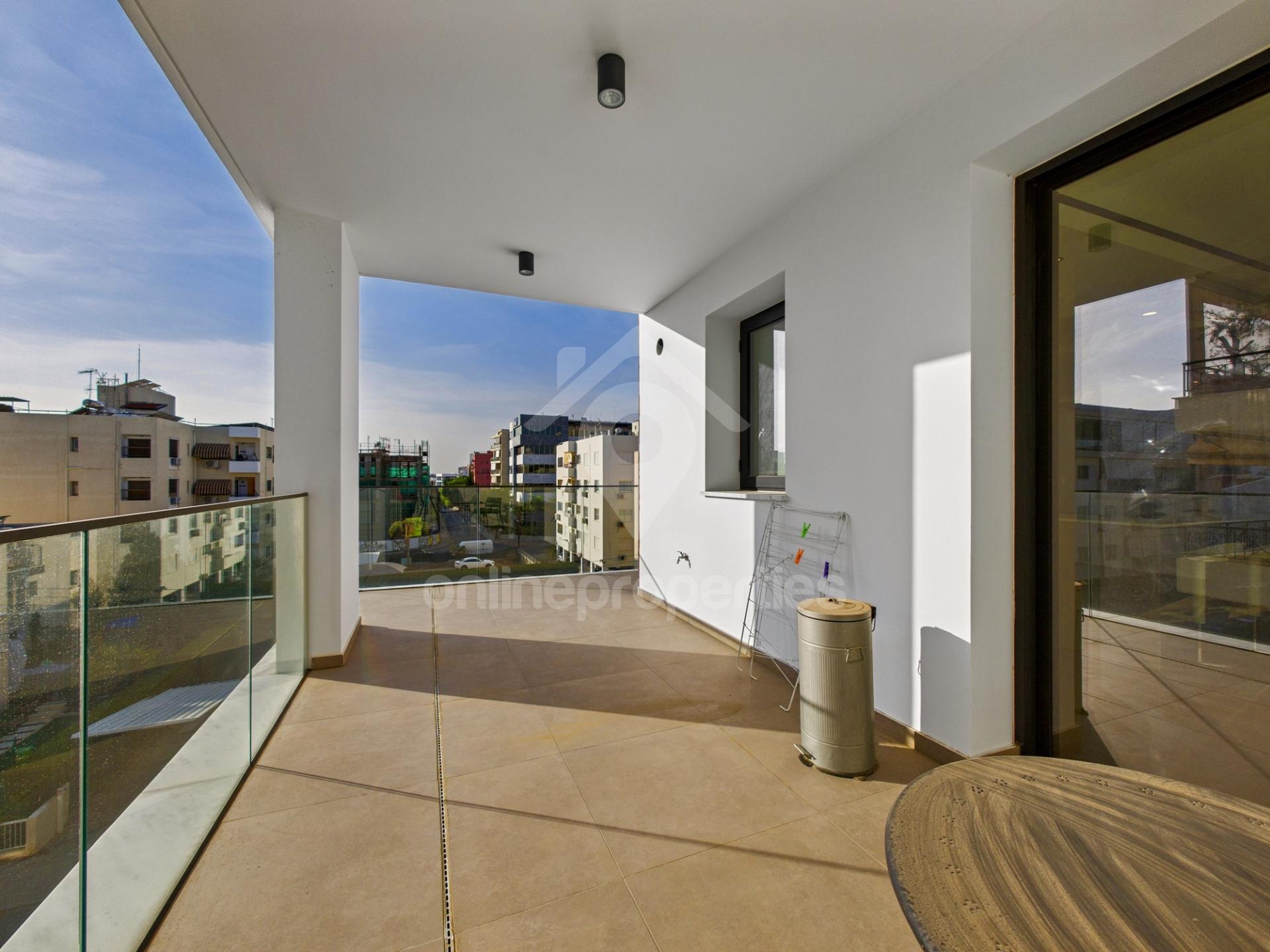 To change image, hover mouse over thumbnails below