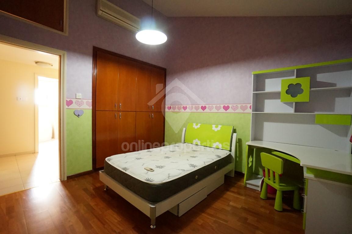 To change image, hover mouse over thumbnails below