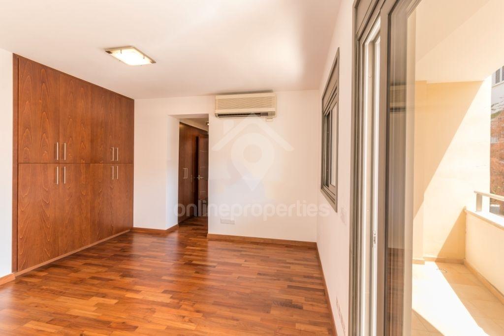 To change image, hover mouse over thumbnails below