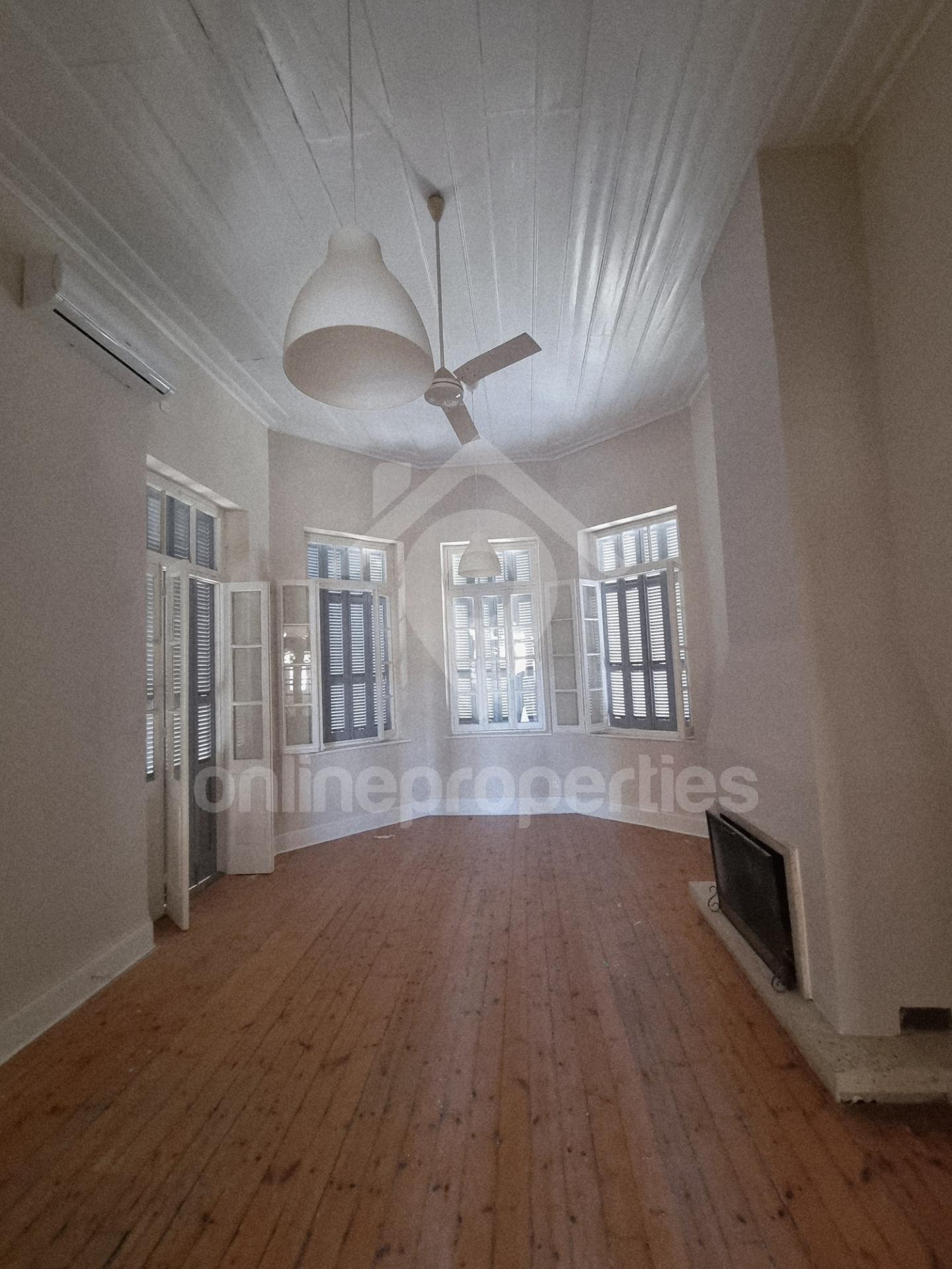 To change image, hover mouse over thumbnails below