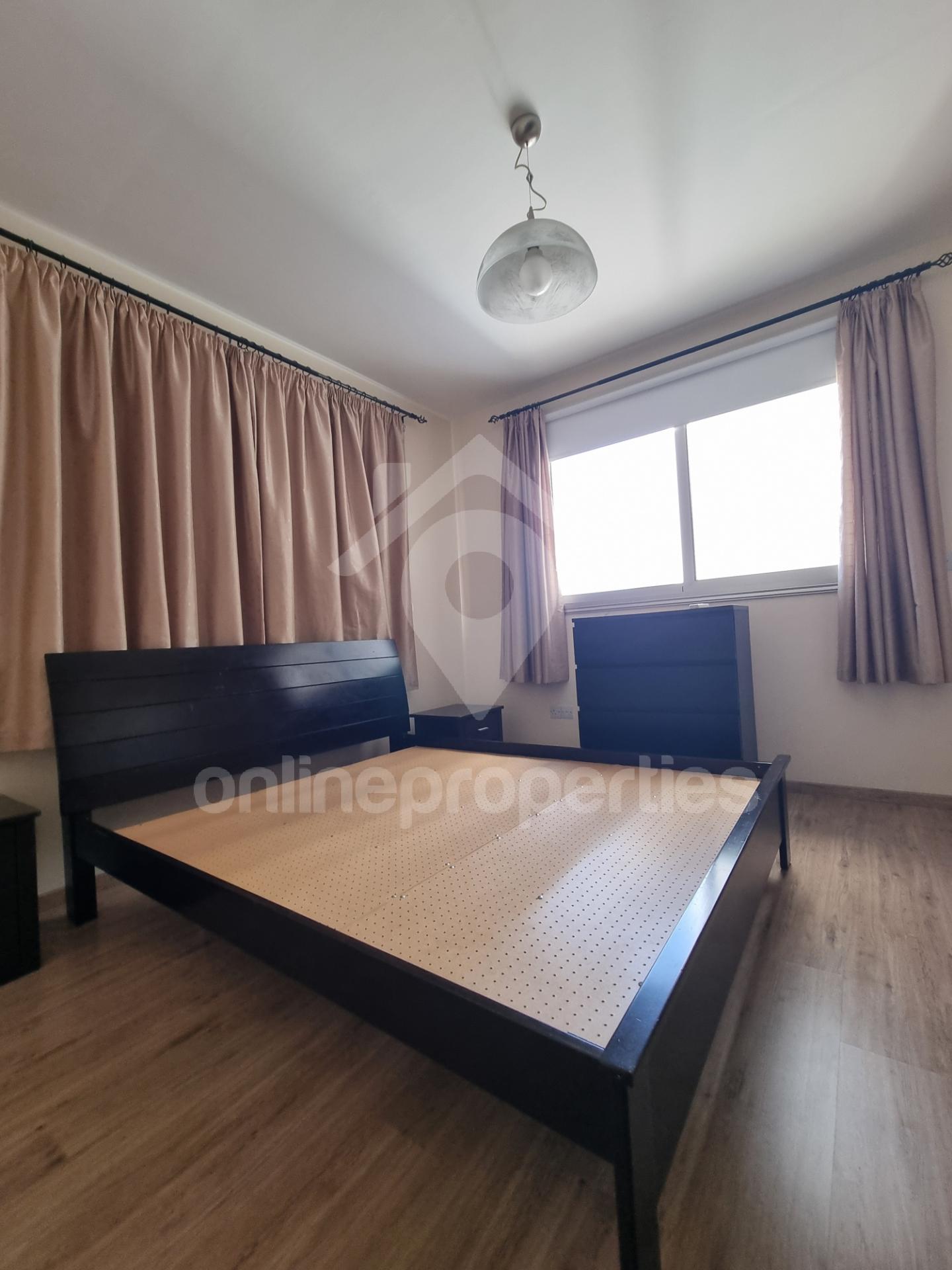 To change image, hover mouse over thumbnails below