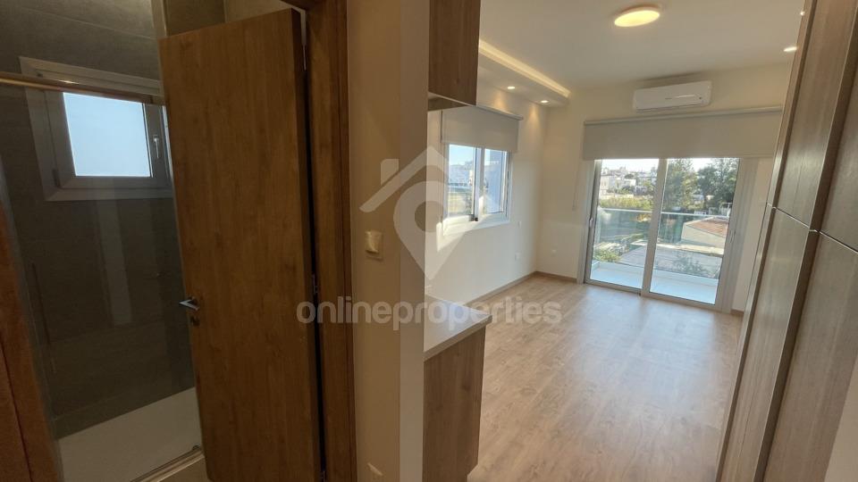 To change image, hover mouse over thumbnails below