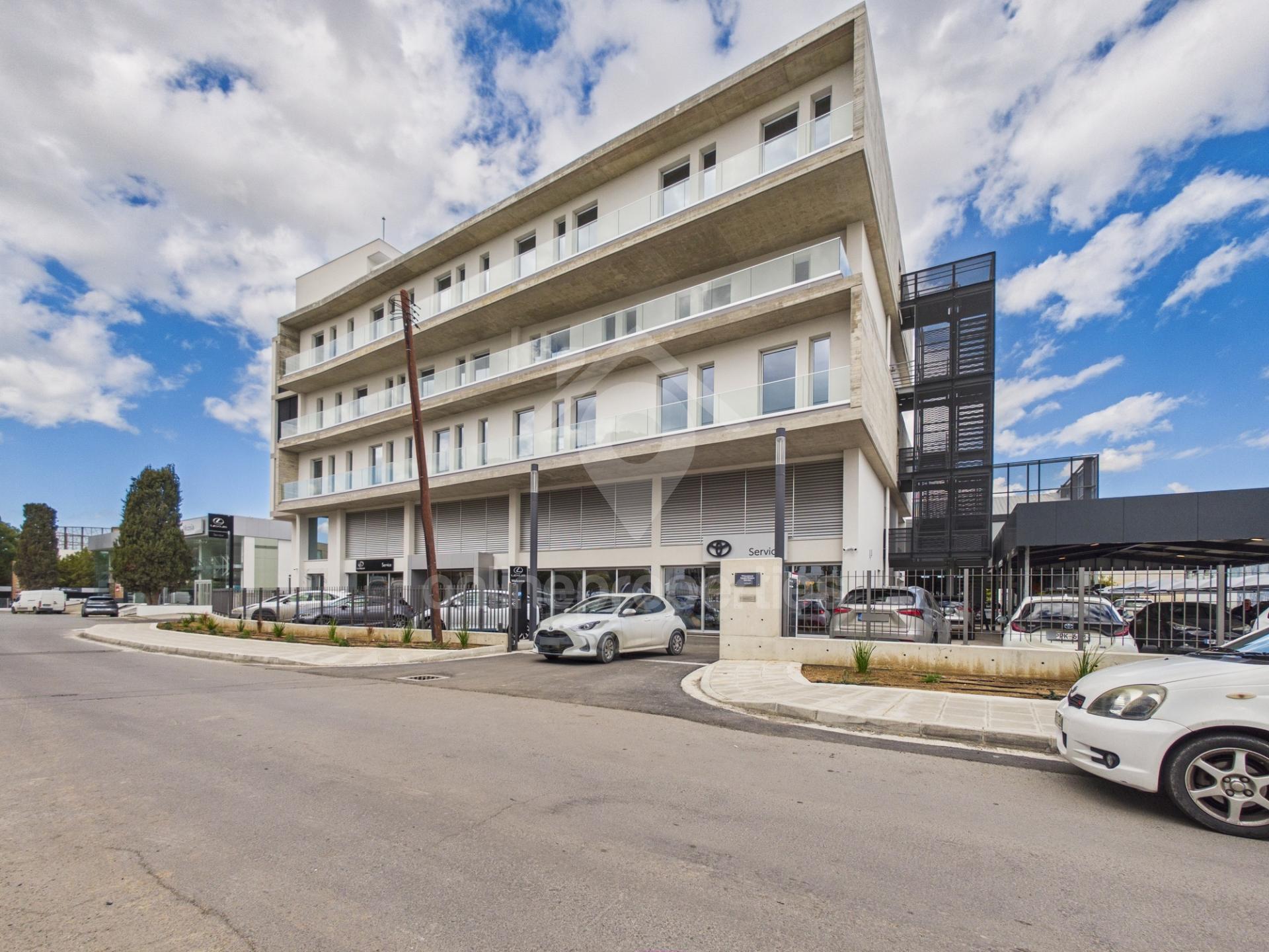 To change image, hover mouse over thumbnails below