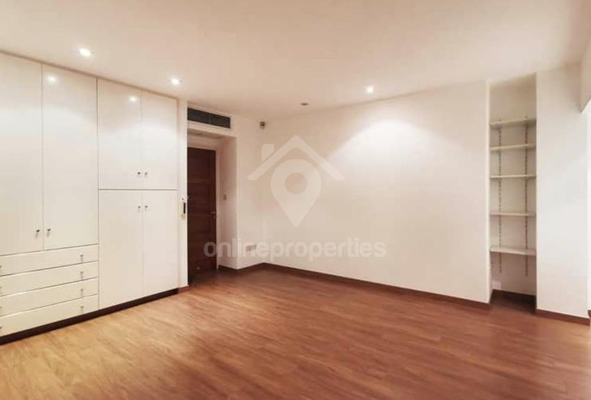 To change image, hover mouse over thumbnails below