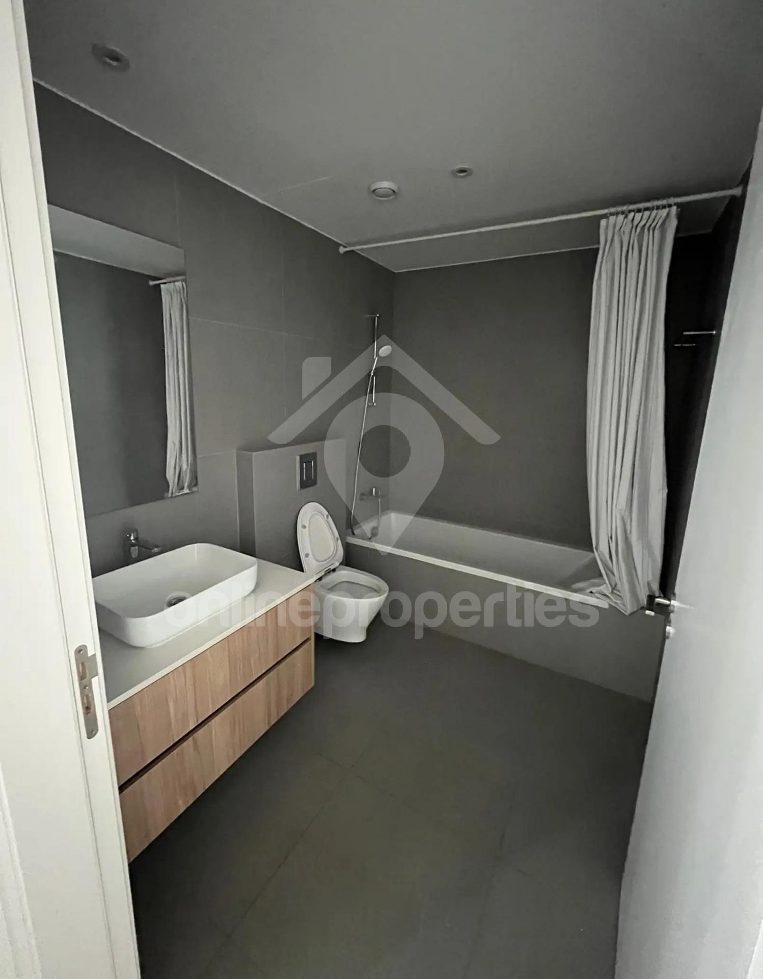 To change image, hover mouse over thumbnails below