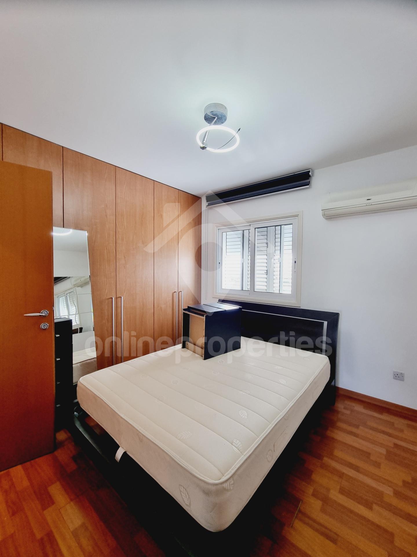 To change image, hover mouse over thumbnails below