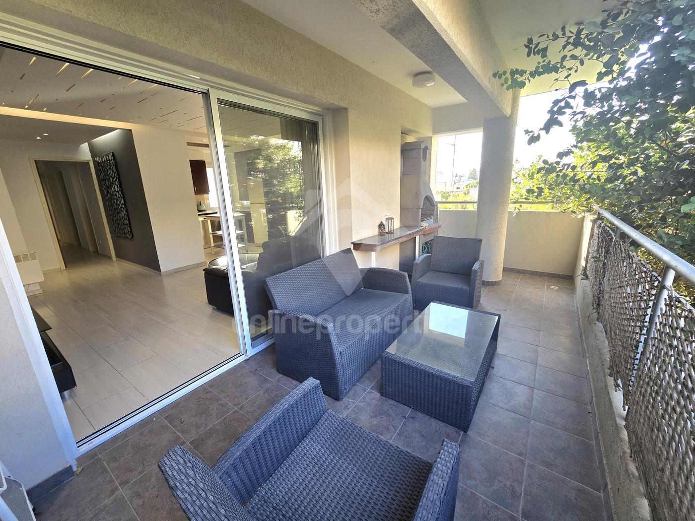 To change image, hover mouse over thumbnails below