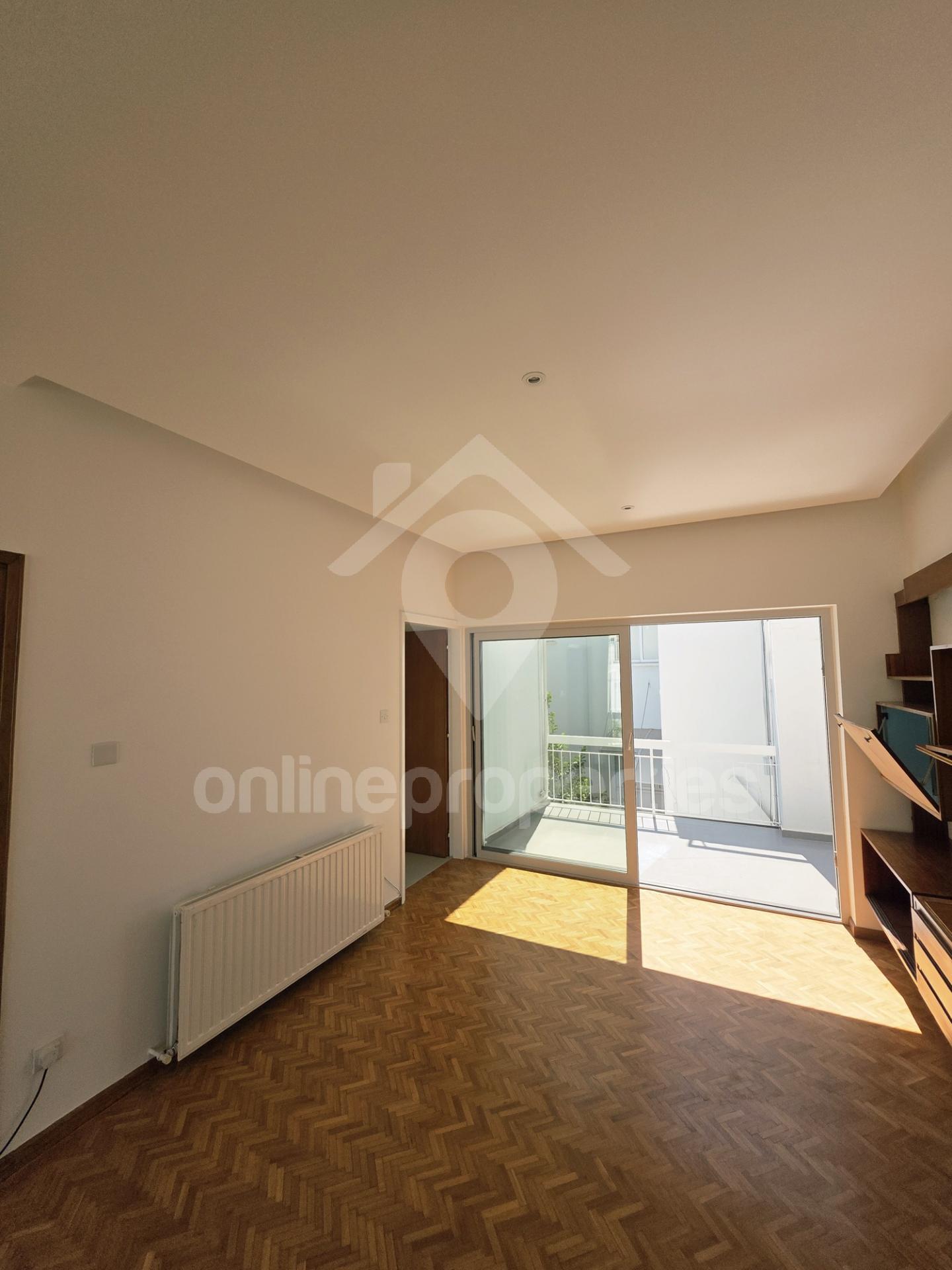 To change image, hover mouse over thumbnails below