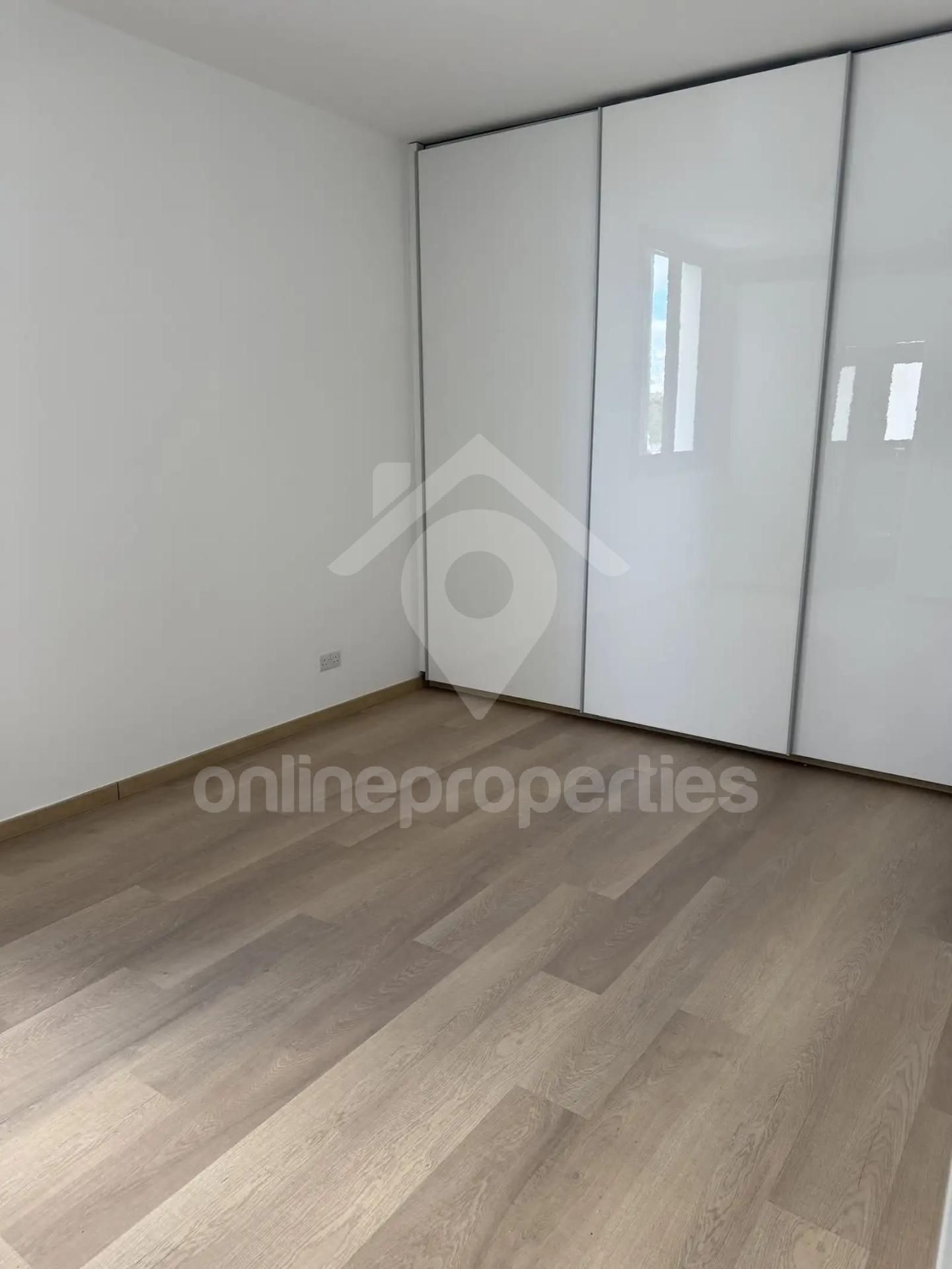 To change image, hover mouse over thumbnails below