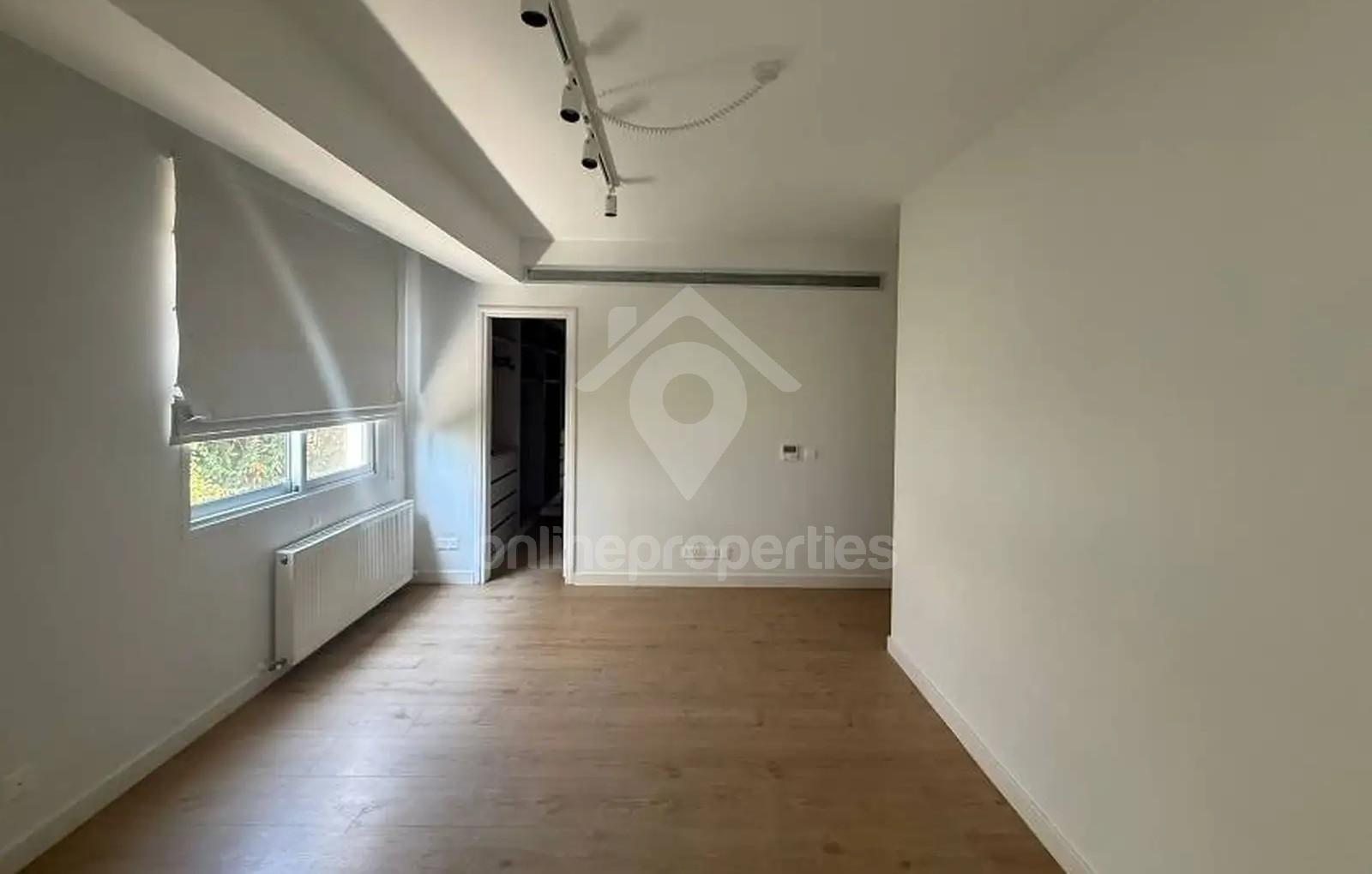 To change image, hover mouse over thumbnails below