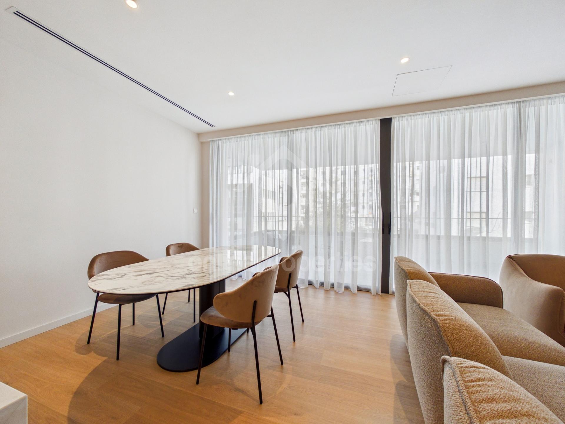 To change image, hover mouse over thumbnails below