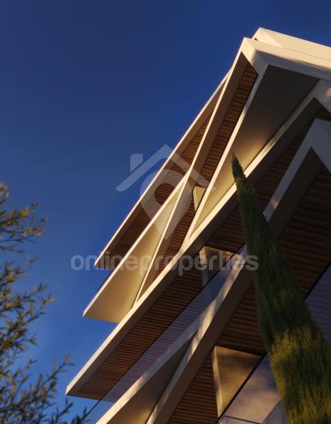 To change image, hover mouse over thumbnails below