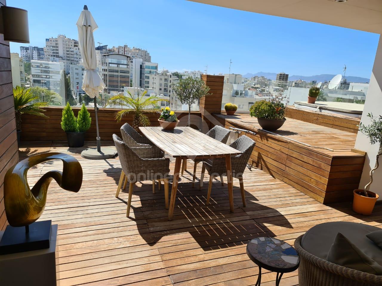 To change image, hover mouse over thumbnails below