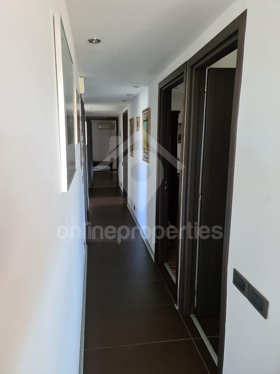 To change image, hover mouse over thumbnails below