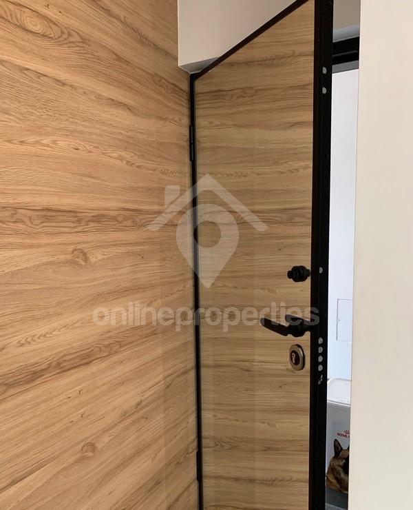 To change image, hover mouse over thumbnails below