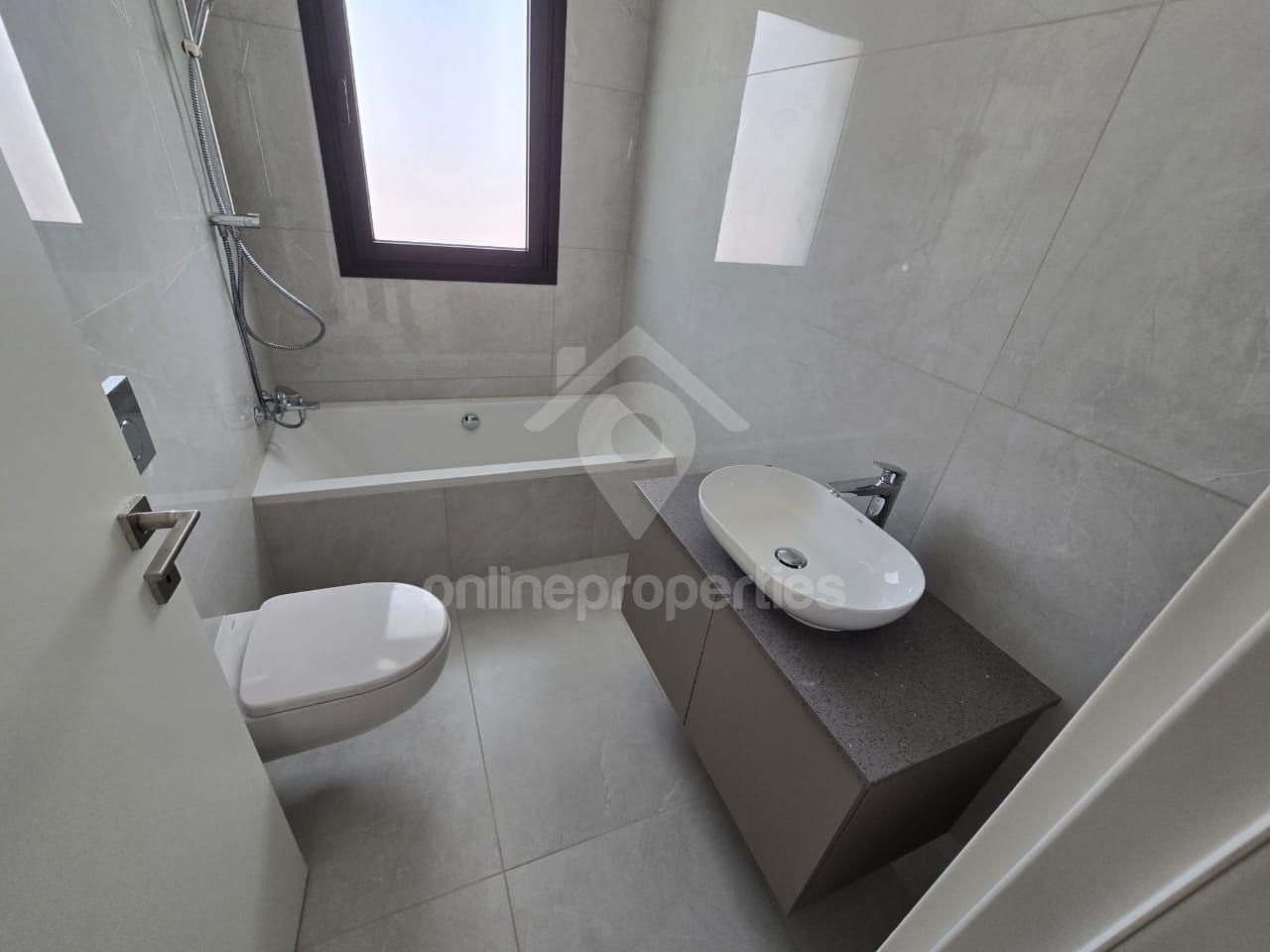 To change image, hover mouse over thumbnails below