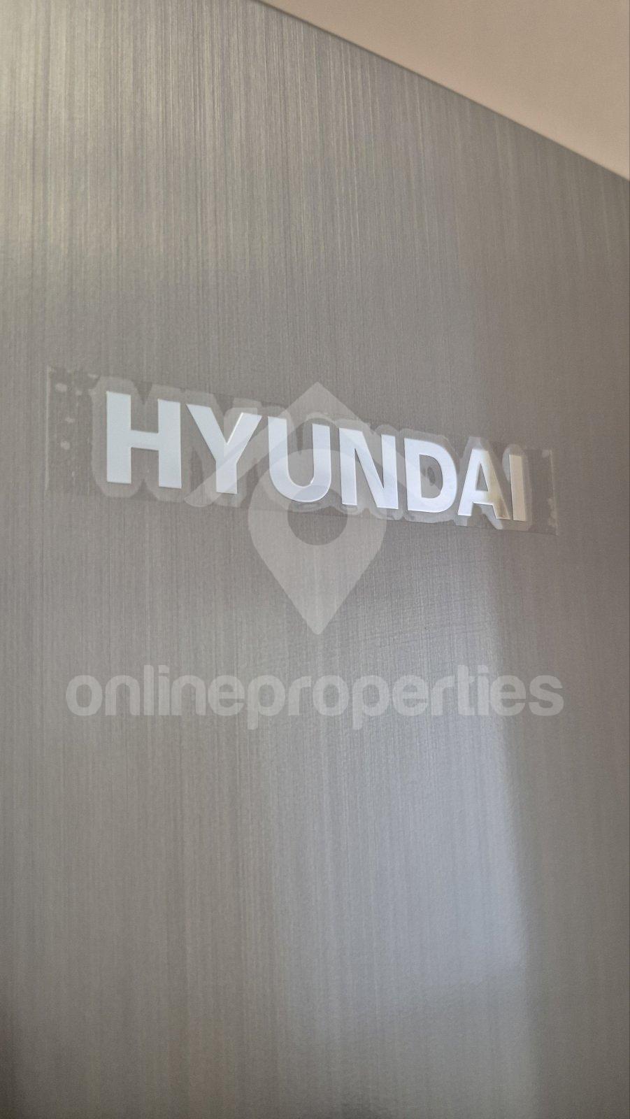 To change image, hover mouse over thumbnails below