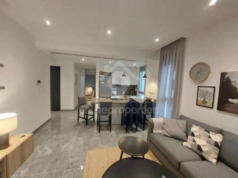 To change image, hover mouse over thumbnails below