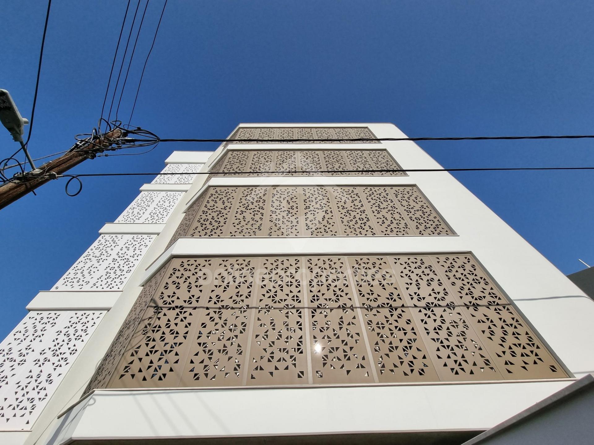 To change image, hover mouse over thumbnails below