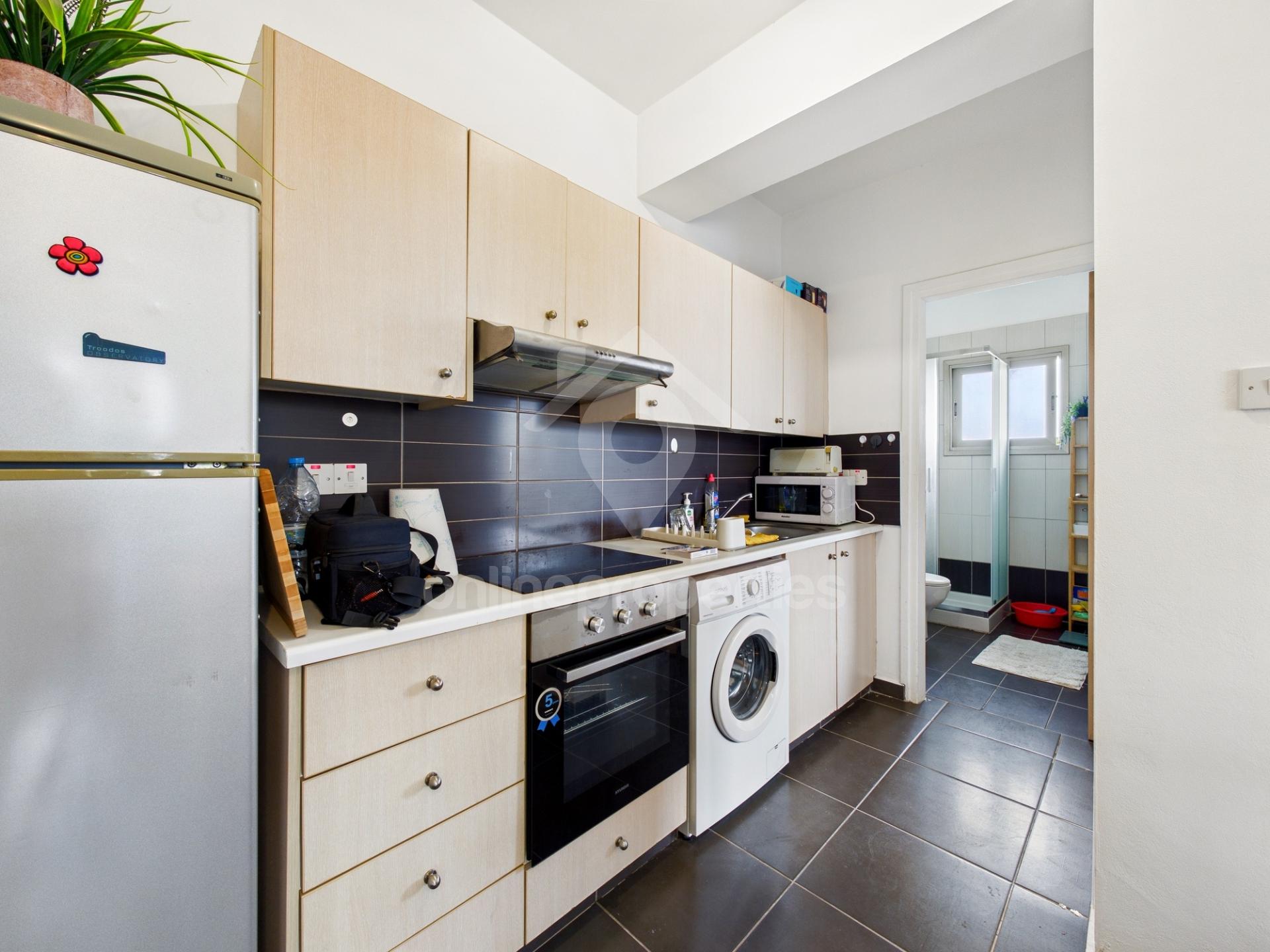 To change image, hover mouse over thumbnails below