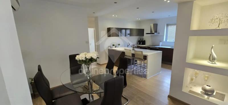 To change image, hover mouse over thumbnails below