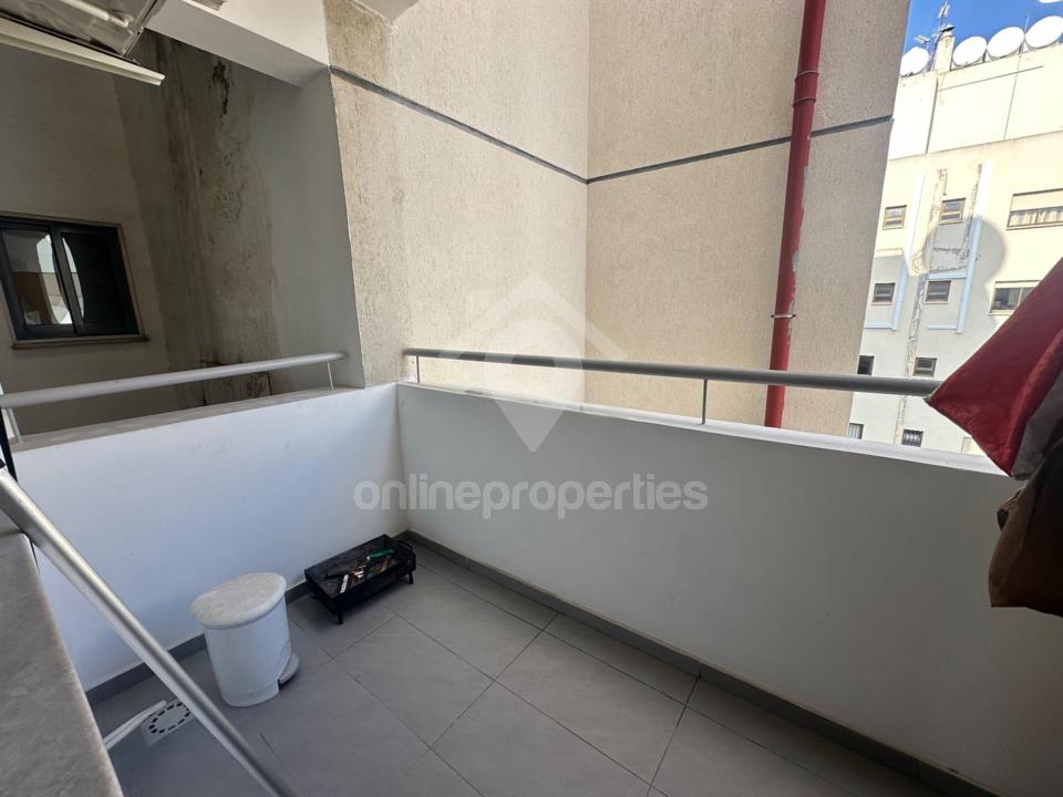 To change image, hover mouse over thumbnails below