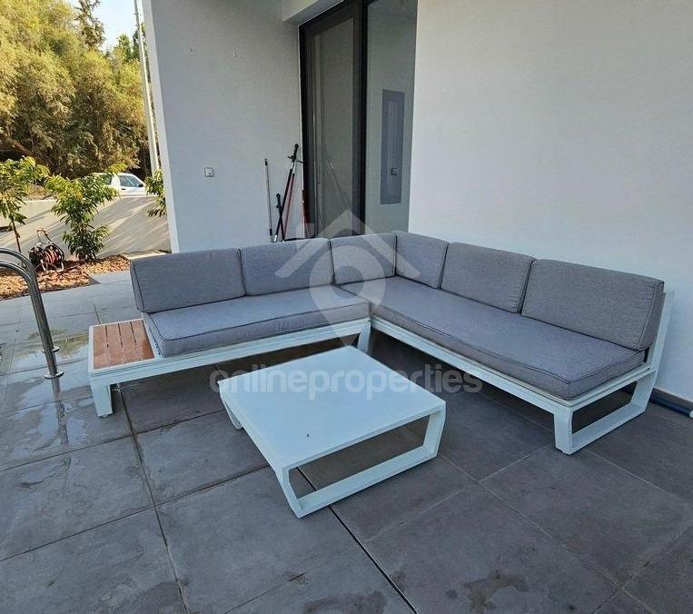 To change image, hover mouse over thumbnails below