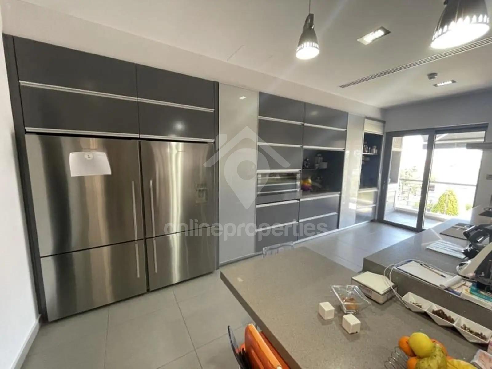 To change image, hover mouse over thumbnails below