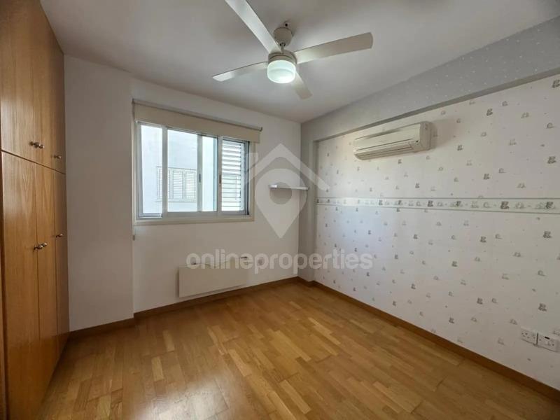 To change image, hover mouse over thumbnails below