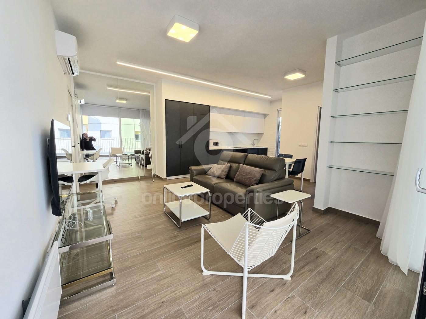 To change image, hover mouse over thumbnails below