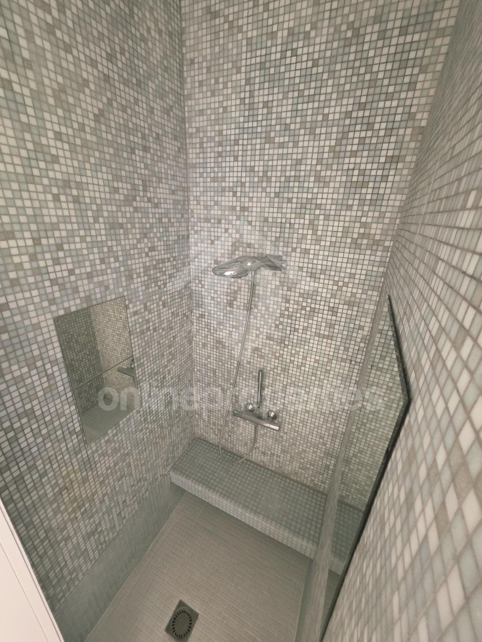 To change image, hover mouse over thumbnails below